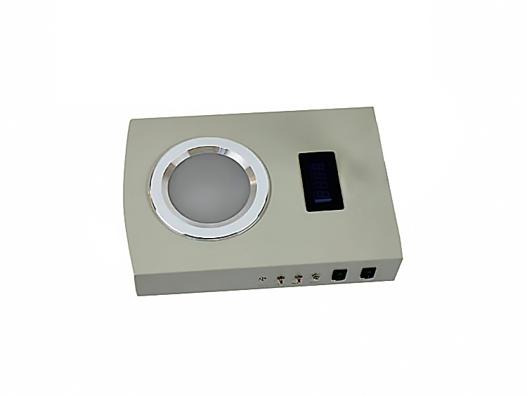 一、產(chǎn)品特點(diǎn)感應(yīng)壓力計(jì)數(shù)系統(tǒng)，快速精確，使用簡(jiǎn)便3位數(shù)字LED顯示，可計(jì)數(shù)0-999，，避免漏數(shù)和重復(fù)計(jì)數(shù)可選明暗背景，無眩目背光，便于觀察培養(yǎng)皿，操作不易疲勞可放置直徑50-90mm培養(yǎng)皿放大鏡放大倍數(shù)可變，可用于計(jì)數(shù)小菌落可彎曲的支臂連接放大鏡，可清楚地觀察培養(yǎng)皿